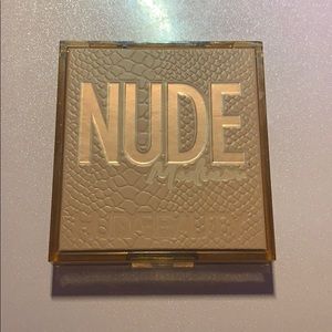 HUDA BEAUTY Nude Obsessions Medium
